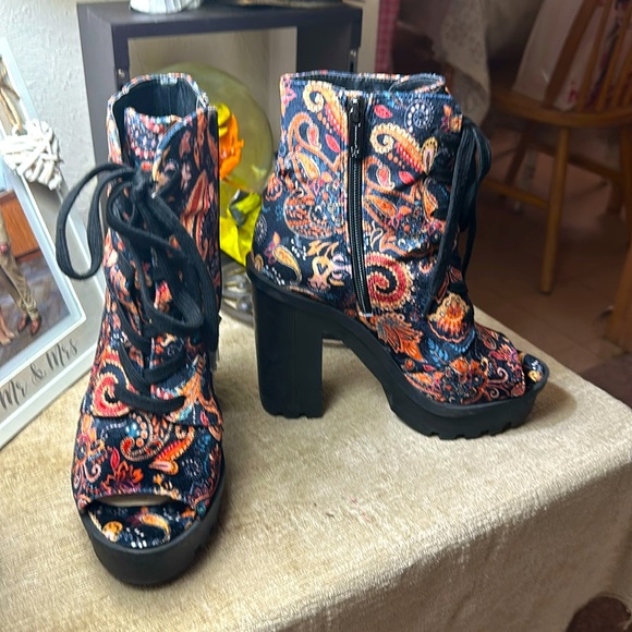 Jessica Simpson Chunky Block Heel Bootie - Picture 2 of 6